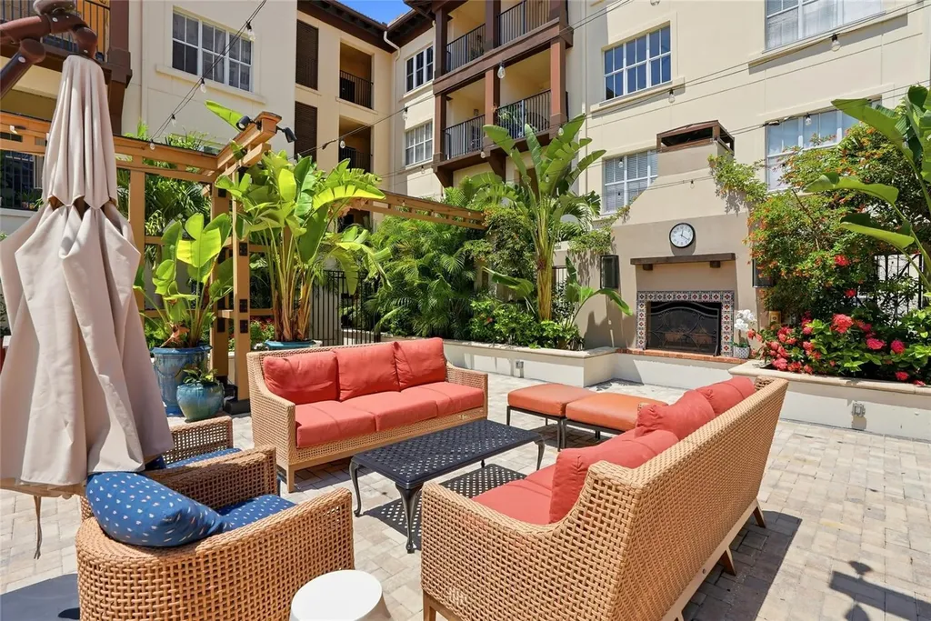 200 4th Avenue S St Petersburg FL 33701