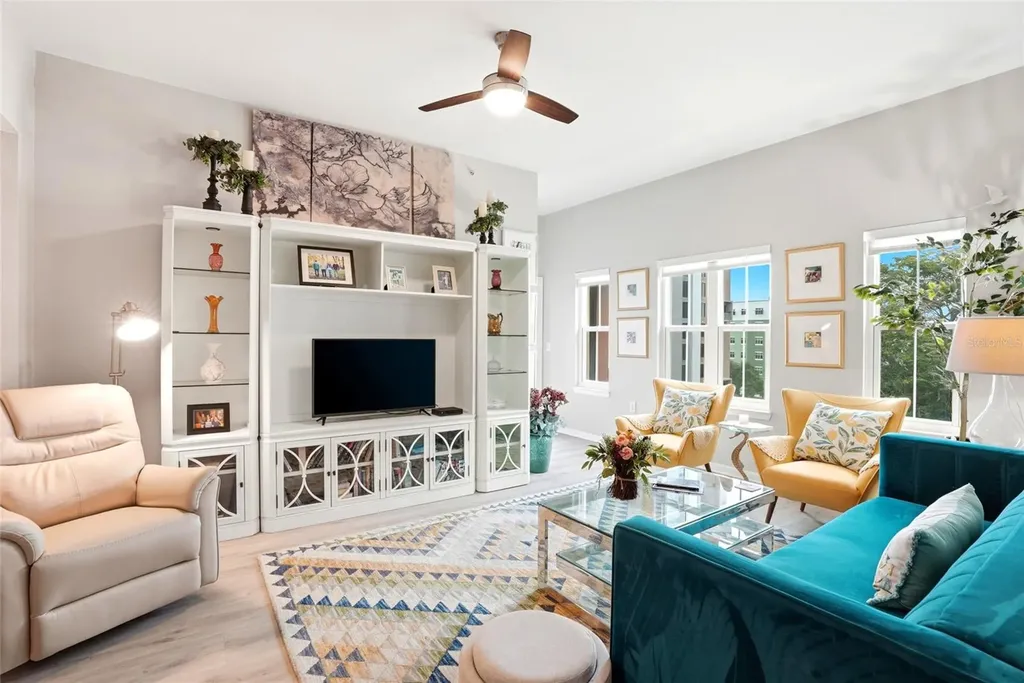 200 4th Avenue S St Petersburg FL 33701