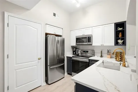 200 4th Avenue S St Petersburg FL 33701