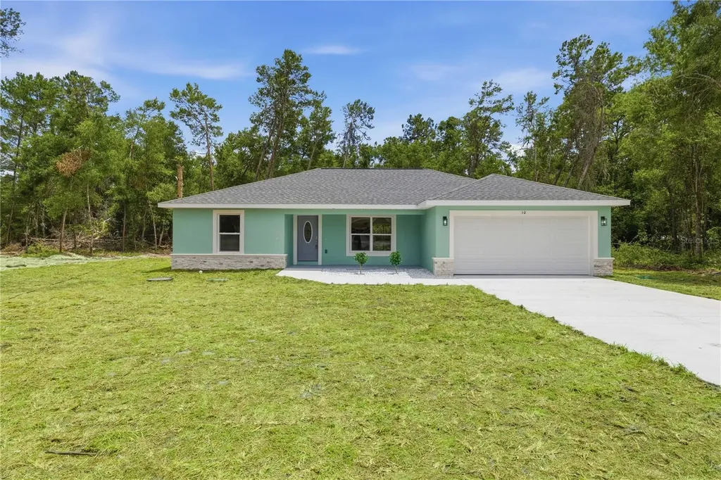 10 Bay Lane Ocklawaha FL 32179