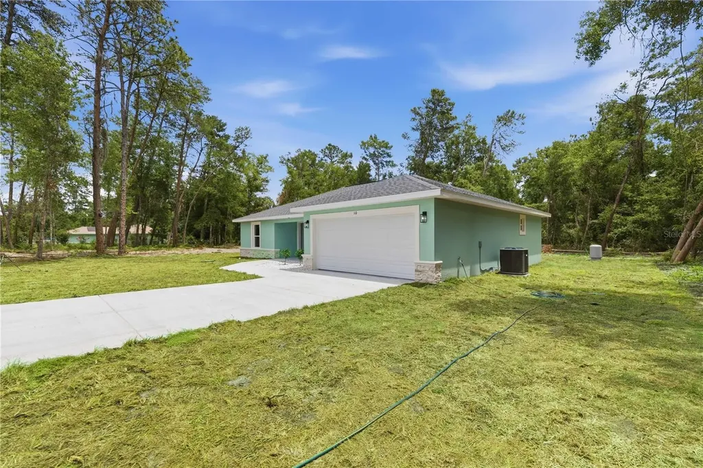 10 Bay Lane Ocklawaha FL 32179