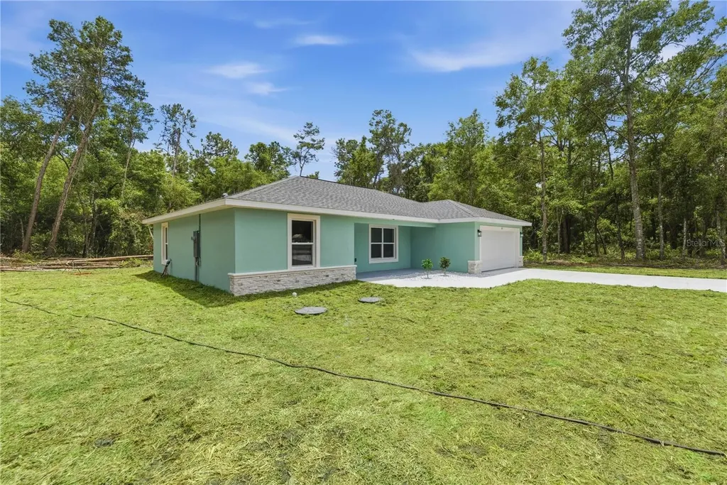 10 Bay Lane Ocklawaha FL 32179