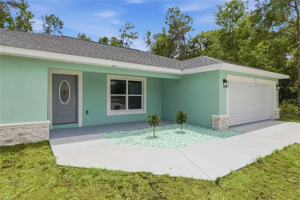 10 Bay Lane Ocklawaha FL 32179
