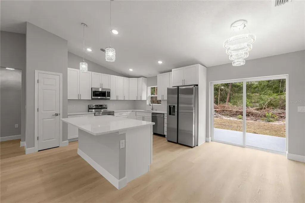10 Bay Lane Ocklawaha FL 32179