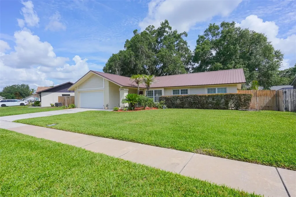 1304 Sandalwood Drive Plant City FL 33563