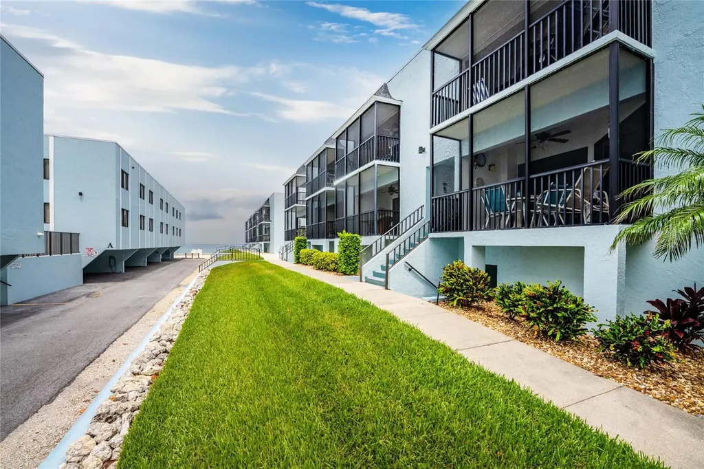 2810 N Beach Road Englewood FL 34223
