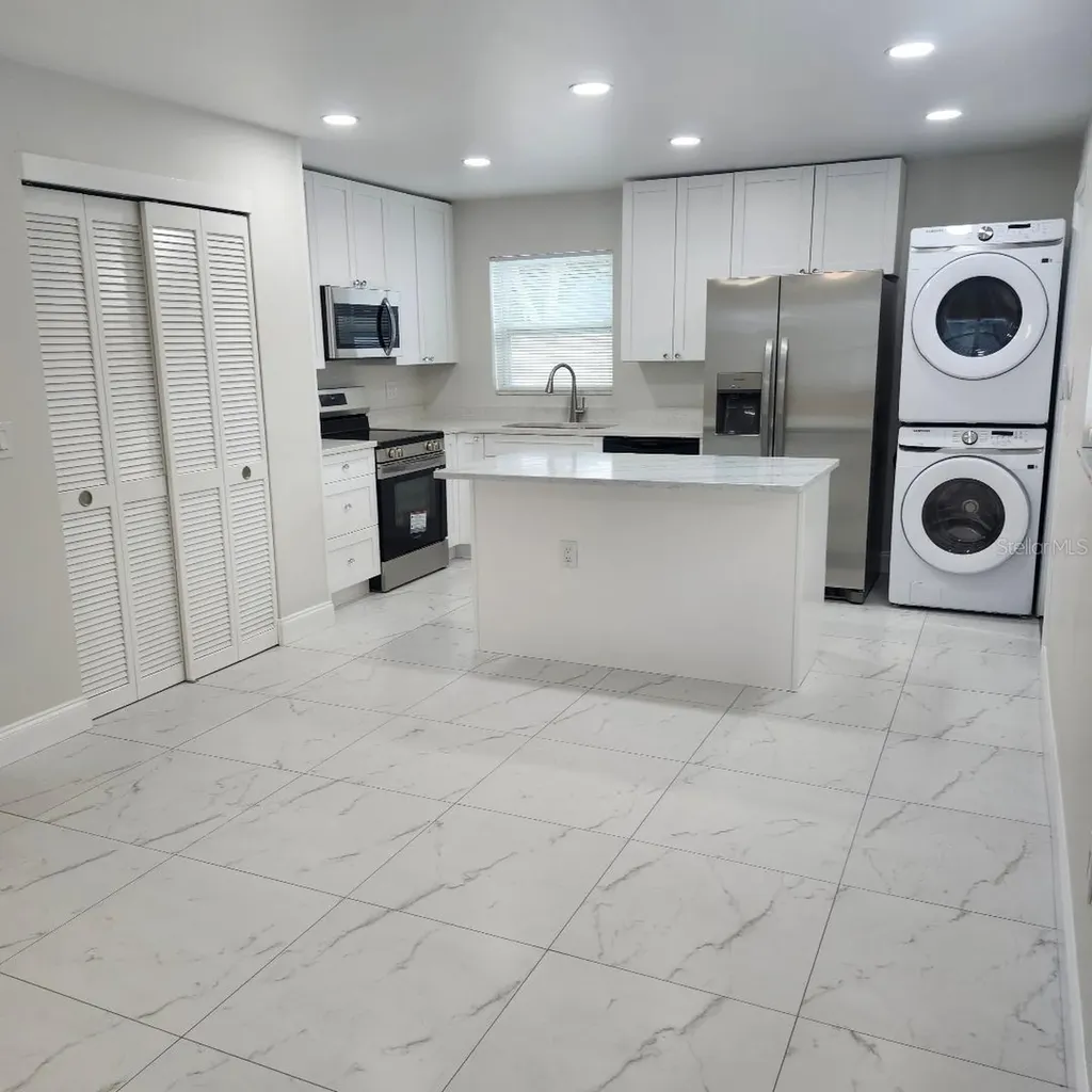15406 Avalon Avenue Clearwater FL 33760