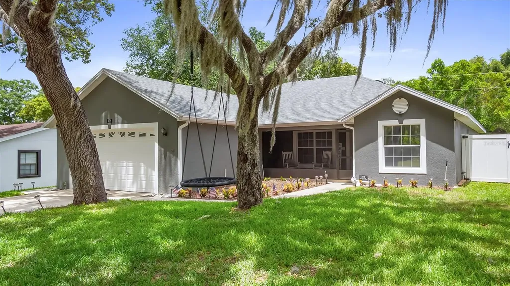 406 S Palm Avenue Howey In The Hills FL 34737
