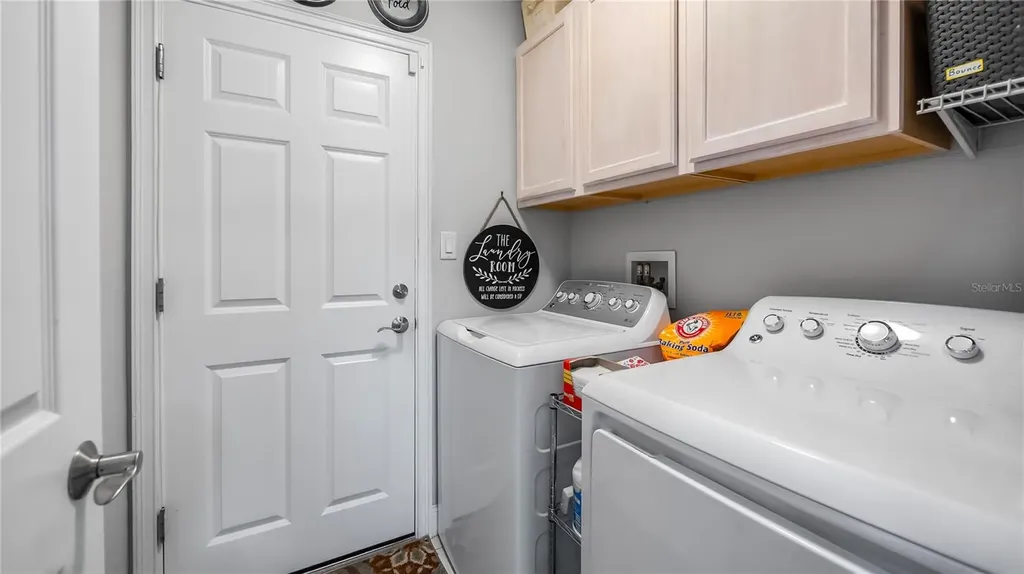 406 S Palm Avenue Howey In The Hills FL 34737