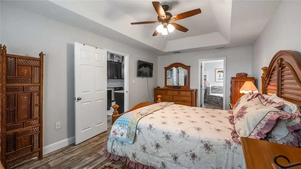 406 S Palm Avenue Howey In The Hills FL 34737