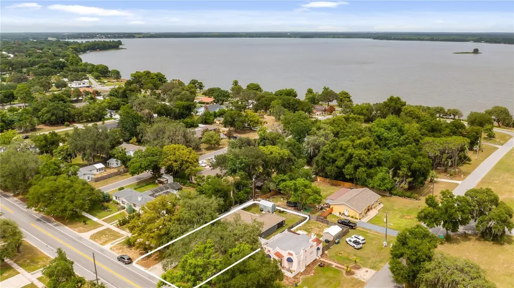 406 S Palm Avenue Howey In The Hills FL 34737
