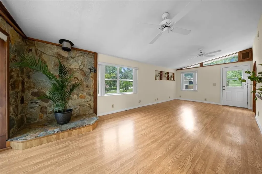13495 SE 108th Court Road Ocklawaha FL 32179