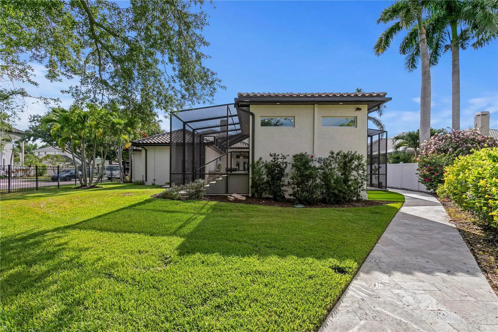 1230 Darlington Oak Circle NE St Petersburg FL 33703