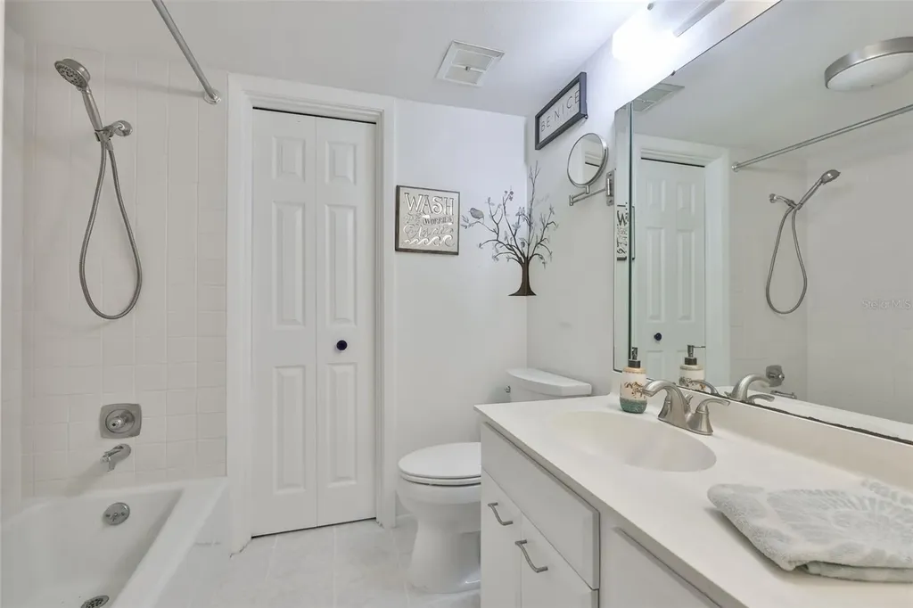 647 Woodlawn Drive Bradenton FL 34210