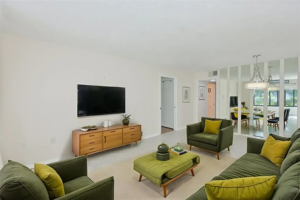 647 Woodlawn Drive Bradenton FL 34210