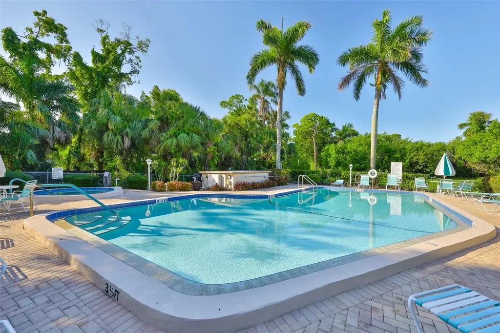 647 Woodlawn Drive Bradenton FL 34210