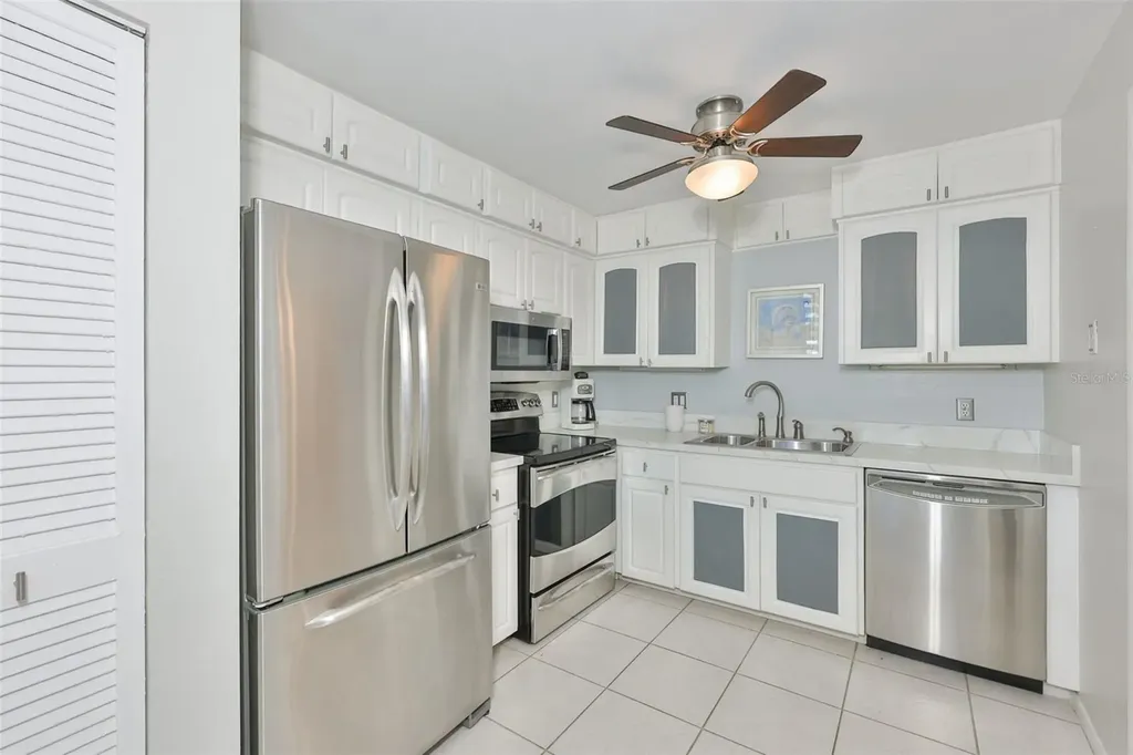 647 Woodlawn Drive Bradenton FL 34210