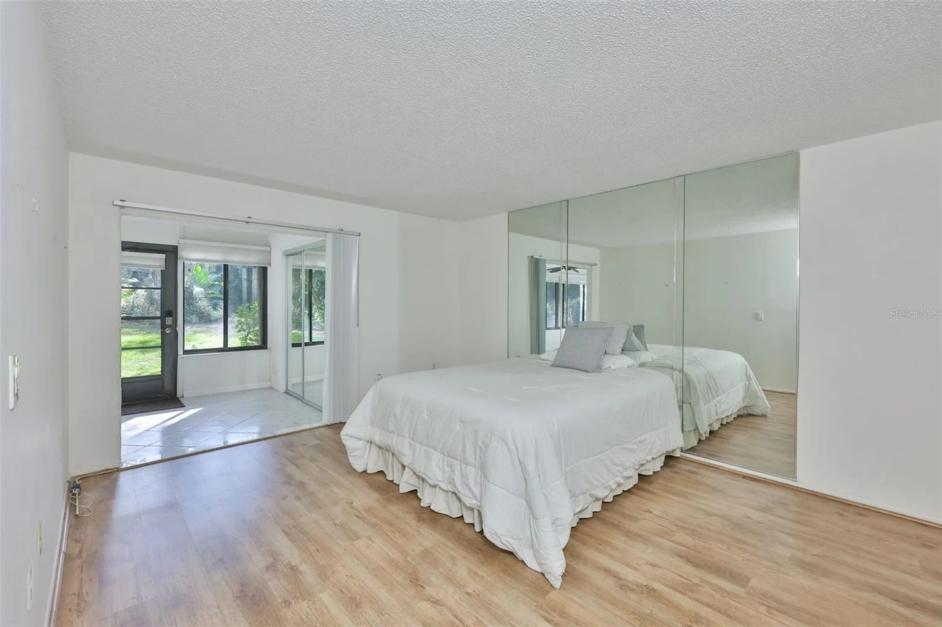 647 Woodlawn Drive Bradenton FL 34210