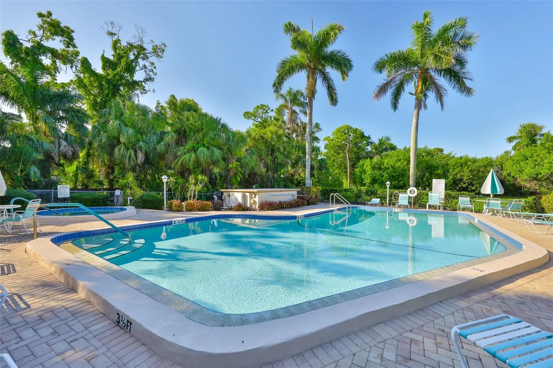 647 Woodlawn Drive Bradenton FL 34210