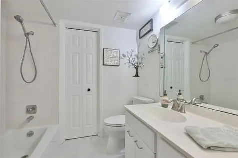 647 Woodlawn Drive Bradenton FL 34210