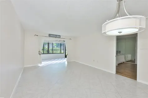 647 Woodlawn Drive Bradenton FL 34210