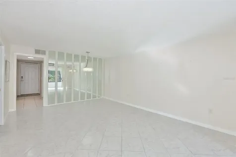 647 Woodlawn Drive Bradenton FL 34210