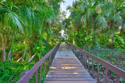 647 Woodlawn Drive Bradenton FL 34210