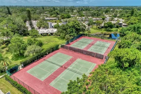 647 Woodlawn Drive Bradenton FL 34210