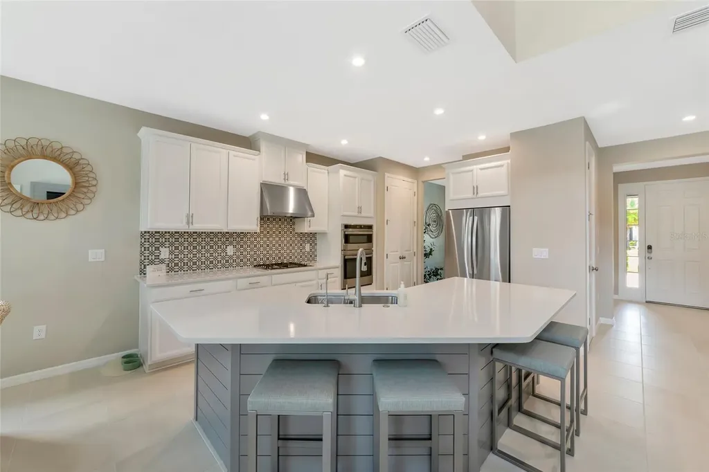 9069 Luna Lane Sarasota FL 34241
