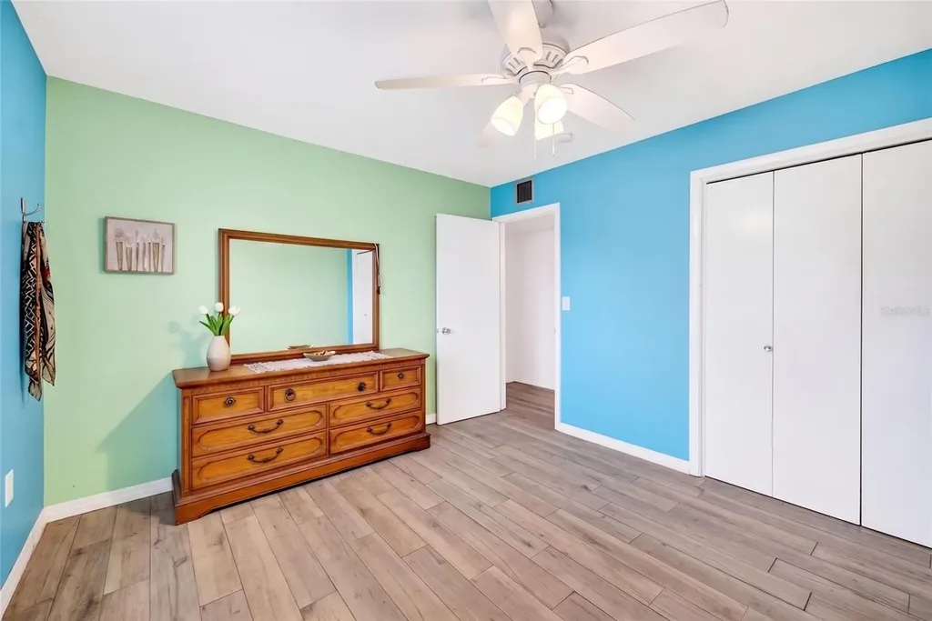 827 Oakmont Avenue Sun City Center FL 33573