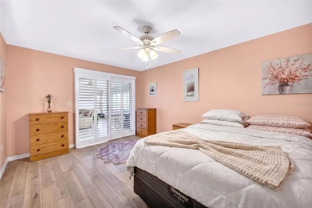 827 Oakmont Avenue Sun City Center FL 33573
