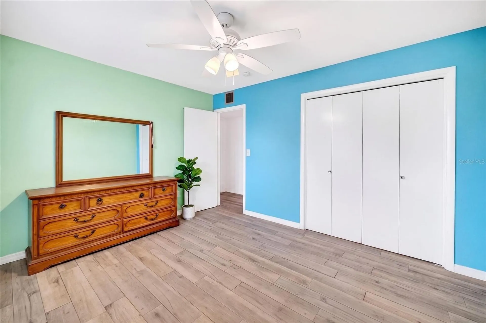 827 Oakmont Avenue Sun City Center FL 33573