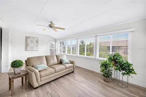 827 Oakmont Avenue Sun City Center FL 33573