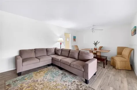 827 Oakmont Avenue Sun City Center FL 33573