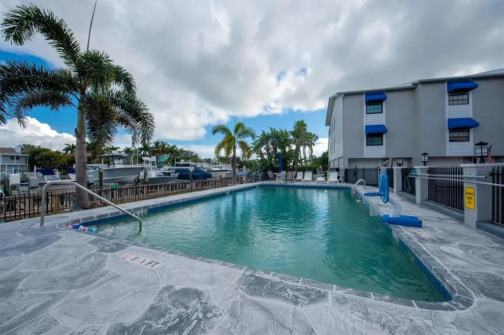 745 Pinellas Bayway S St Petersburg FL 33705
