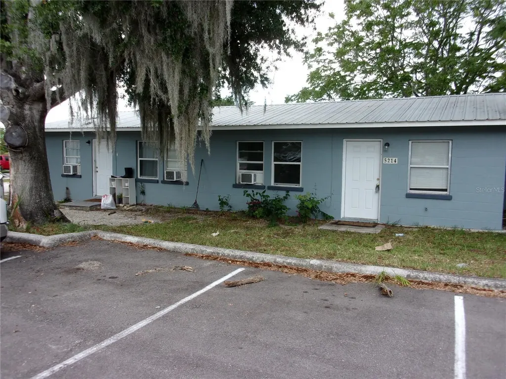 5214 7th Street Zephyrhills FL 33542