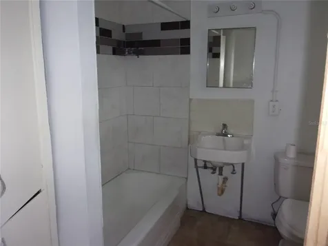 5214 7th Street Zephyrhills FL 33542
