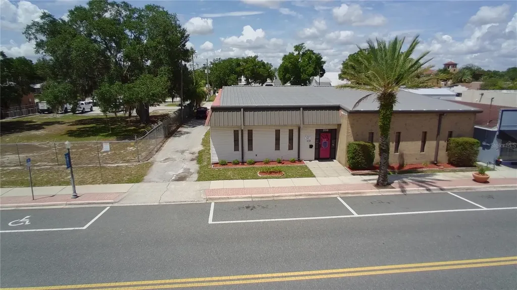 208 E Lake Avenue Auburndale FL 33823