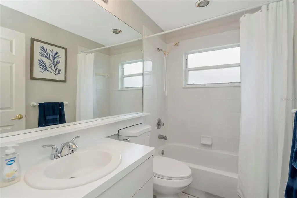5633 Glencrest Boulevard Tampa FL 33625