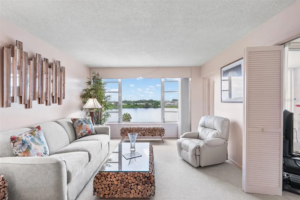 700 Mirror Terrace NW Winter Haven FL 33881
