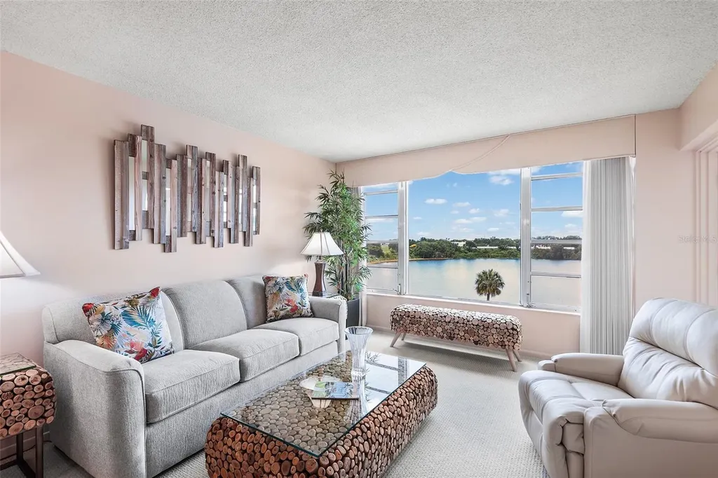 700 Mirror Terrace NW Winter Haven FL 33881