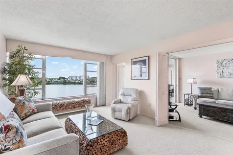 700 Mirror Terrace NW Winter Haven FL 33881