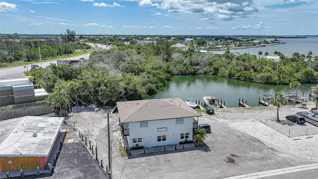 1261 Beach Road Englewood FL 34223