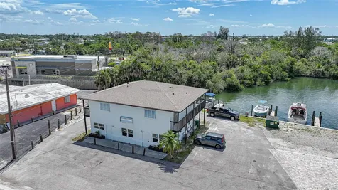 1261 Beach Road Englewood FL 34223