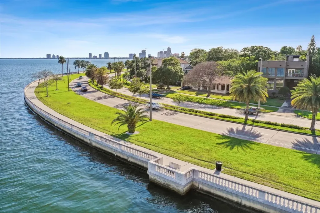 2413 Bayshore Boulevard Tampa FL 33629
