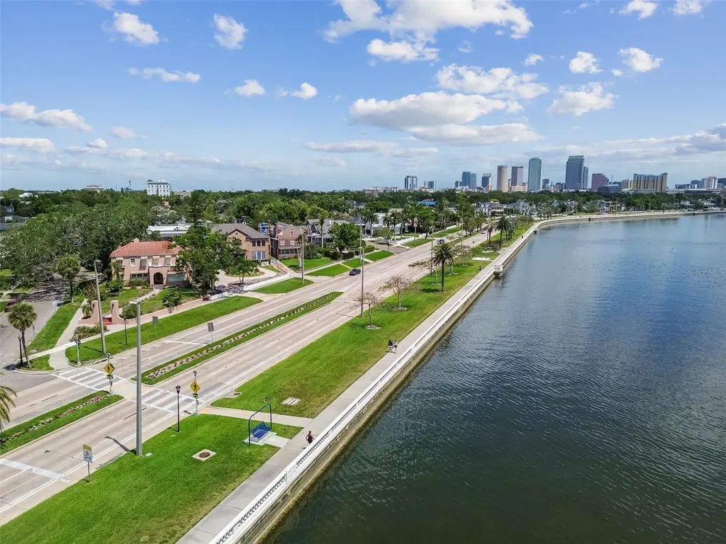 2413 Bayshore Boulevard Tampa FL 33629