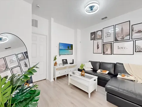 1302 S Beach Circle Kissimmee FL 34746