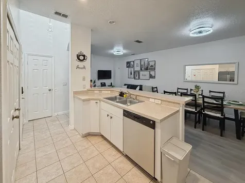 1302 S Beach Circle Kissimmee FL 34746