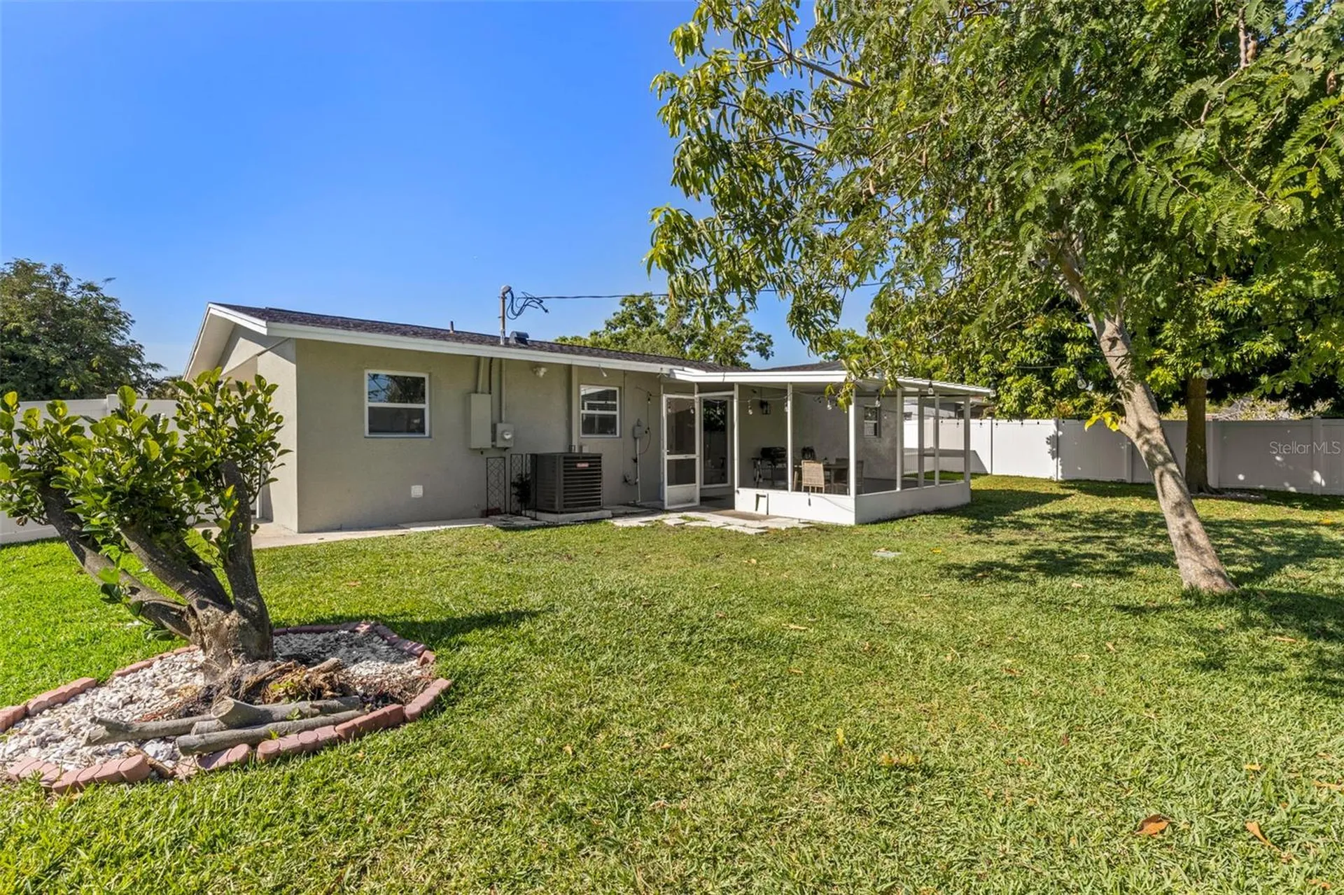 4601 W Villa Rosa Street Tampa FL 33611