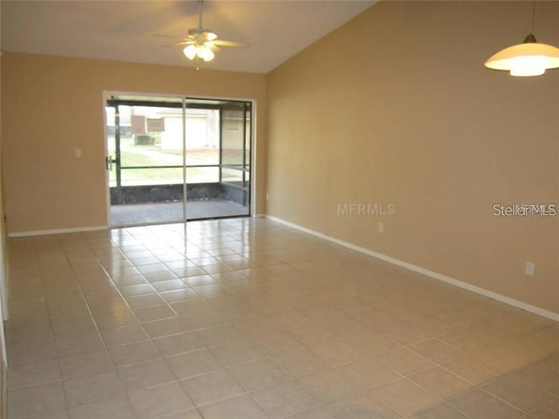 13 Silver Park Circle Kissimmee FL 34743